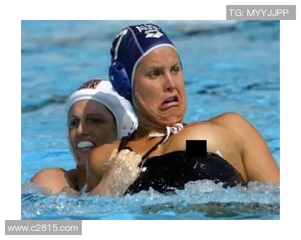 足球场上球星尴尬瞬间集锦：从失误到跌倒，一秒钟变成笑料的真实面貌